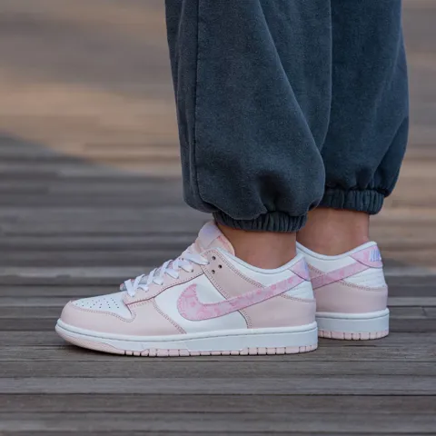 Nike SB Dunk White Rose