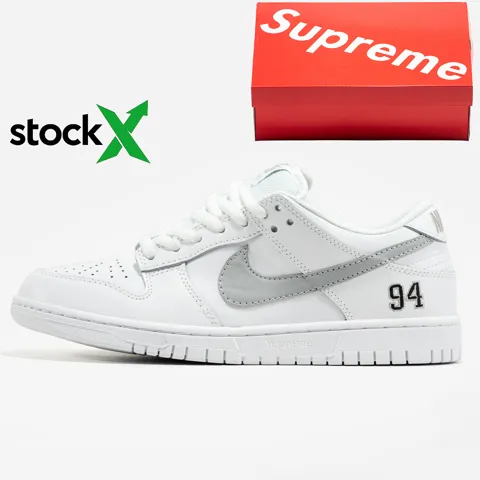 2746 Nike SB Dunk Low x Supreme