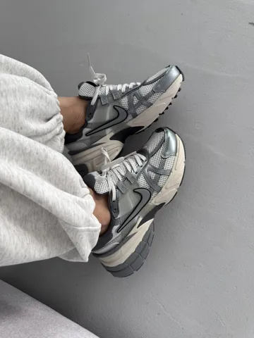 NIKE RUNTEKK V2K RUN | GRAPHITE / WHITE (р)