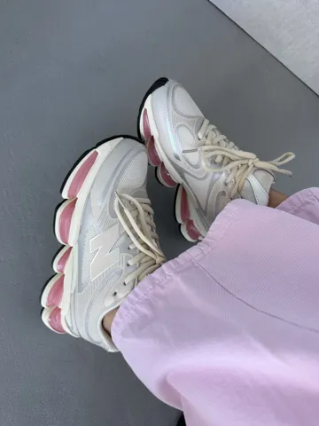 NEW BALANCE 2000 | TIMBERWOLF PINK SOLE (1)